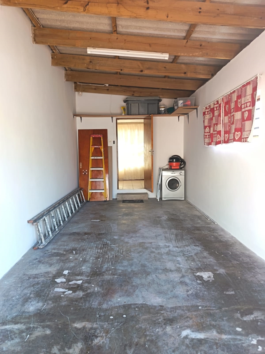 To Let 2 Bedroom Property for Rent in Wavecrest Eastern Cape